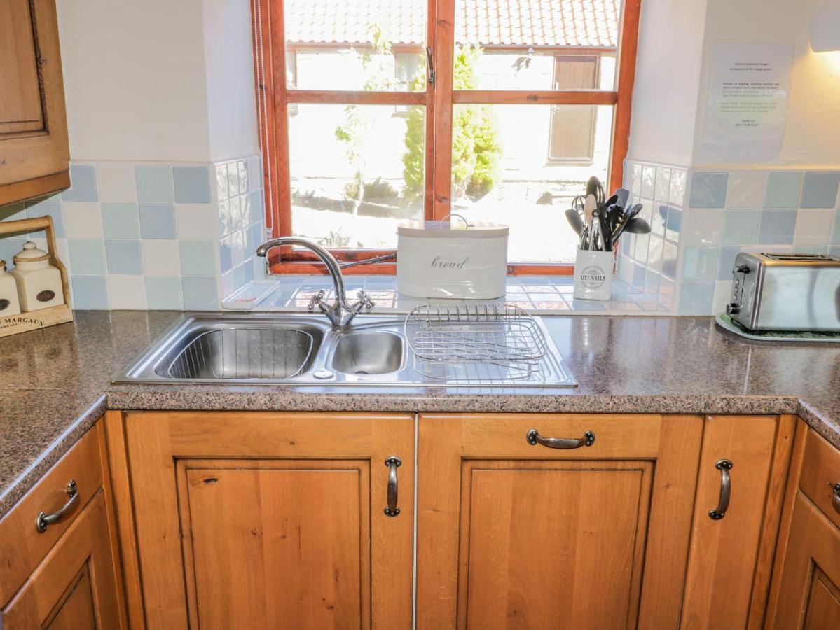 Danby Cottage Уитби Екстериор снимка